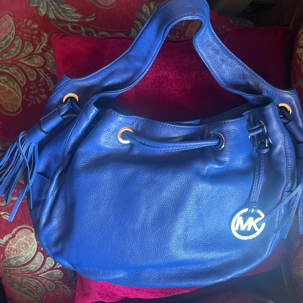 Michael Kors Bags, Michael Kors Ring, Medium Pebbled Leather New condition.